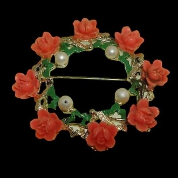 Vintage 950's Lucite Roses w/Faux Pearl‎ & Enamel Leaves Pin/Brooch! - Picture 3 of 7